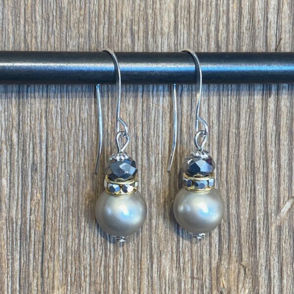 Jumbles Pearl Earrings #EW877-222